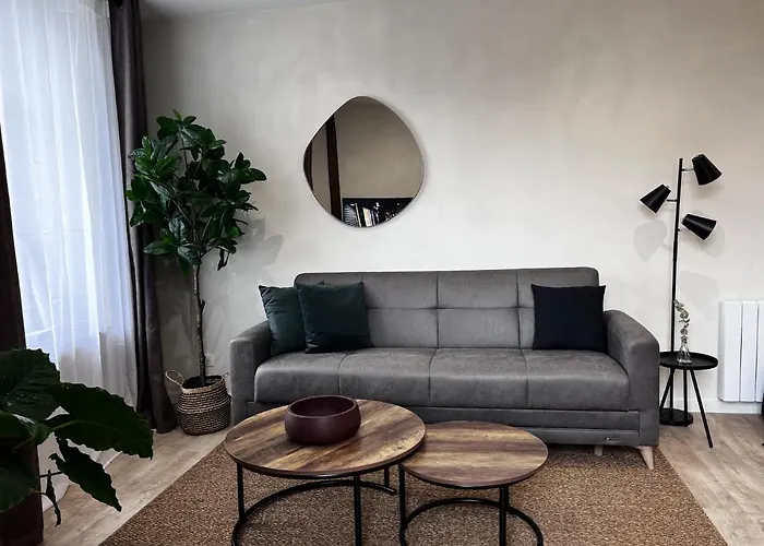 Myaka Appartement Wood