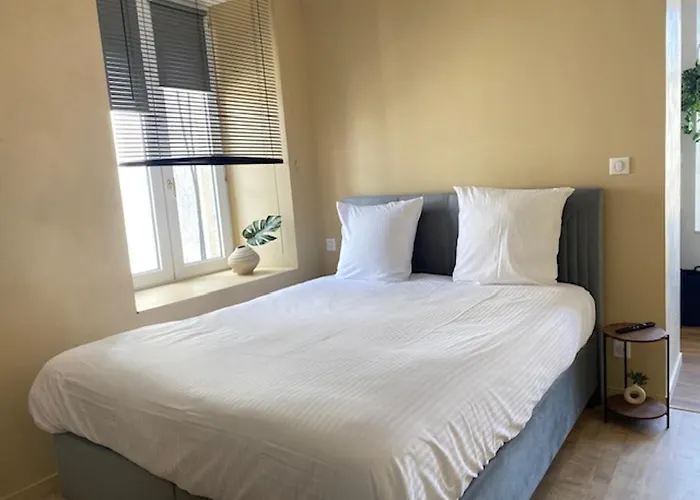 Myaka Appartement Wood
